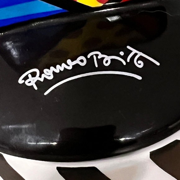 Romero Britto Colorful Heart Round Trinket Box - Picture 10 of 10